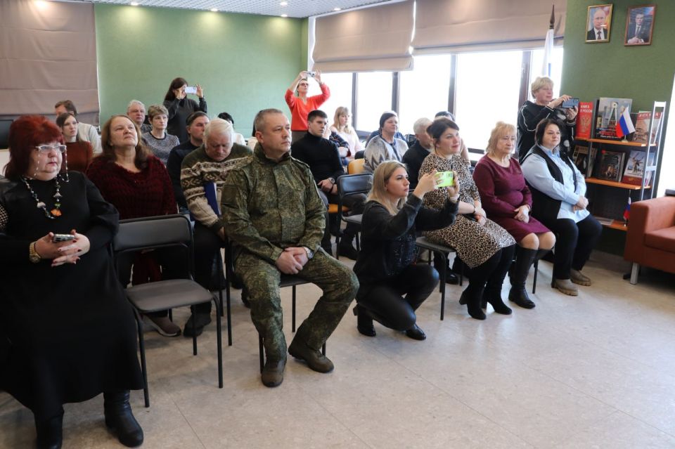 Единороссы Станично-Луганского муниципалитета приняли участие в вечере памяти «Гордимся героем нашего времени» Единороссы Станично-Луганского муниципалитета приняли участие в вечере памяти «Гордимся героем нашего времени»