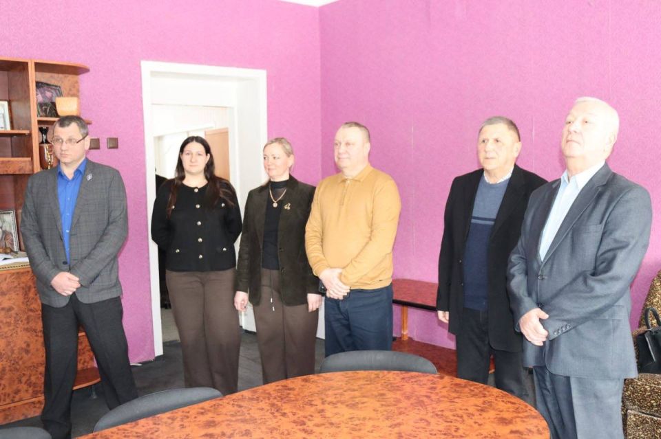 Виктория Сошина: Мы тепло поздравили преподавателей Антрацитовского института геосистем и технологий с Днём российской науки Виктория Сошина: Мы тепло поздравили преподавателей Антрацитовского института геосистем и технологий с Днём российской науки