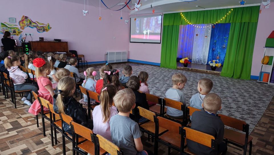 В преддверии Всемирного дня балета, который отмечается 7 февраля, в ГБДОУ ЛНР «Беловодский ясли – сад №3 «Родничок» музыкальный руководитель Щербак И.И. для воспитанников среднего и старшего дошкольного возраста провела... В преддверии Всемирного дня балета, который отмечается 7 февраля, в ГБДОУ ЛНР «Беловодский ясли – сад №3 «Родничок» музыкальный руководитель Щербак И.И. для воспитанников среднего и старшего дошкольного возраста провела...