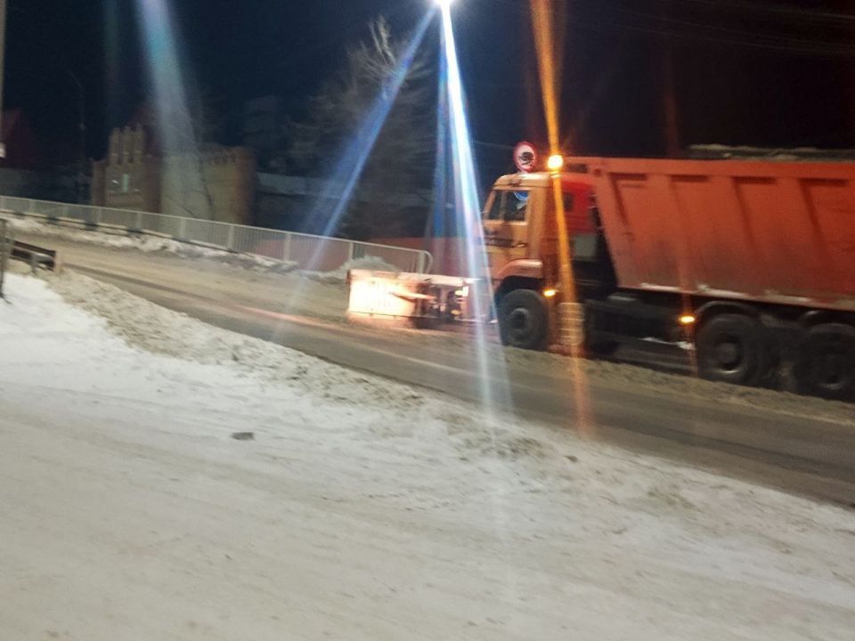 МУП "СКАТ" приступил к очистке дорог в Ровеньках МУП "СКАТ" приступил к очистке дорог в Ровеньках