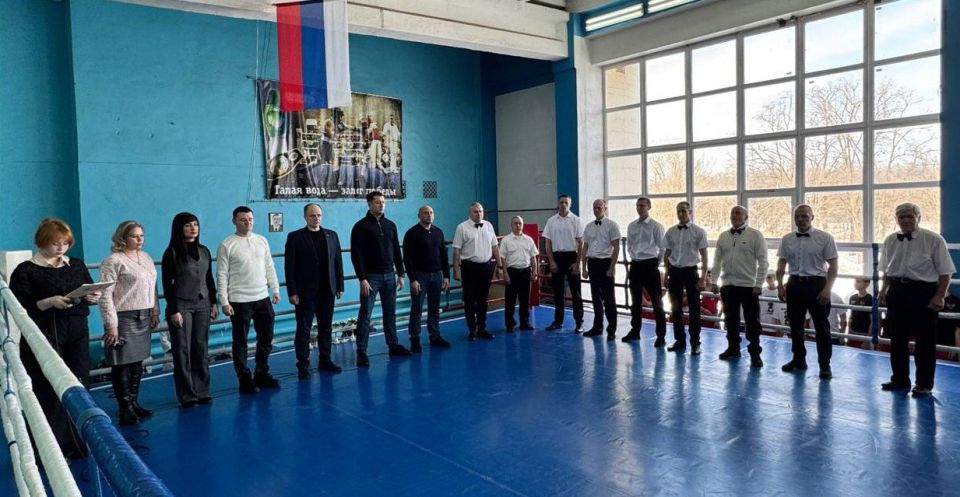 Шестого февраля в Краснолучском комплексе спортивных сооружений состоялось открытие Республиканского турнира по боксу, посвященного памяти выдающегося краснолучанина, чемпиона Европы мастера спорта международного класса... Шестого февраля в Краснолучском комплексе спортивных сооружений состоялось открытие Республиканского турнира по боксу, посвященного памяти выдающегося краснолучанина, чемпиона Европы мастера спорта международного класса...