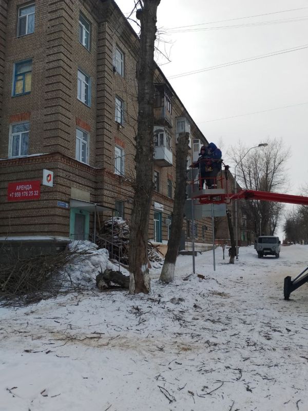Еще одна аварийная бригада, но только шефа-региона Курганской области, АО СУЭНКО «Западные электрические сети», работает на Краснодонщине в рамках подписанного Соглашения о сотрудничестве между территориями Еще одна аварийная бригада, но только шефа-региона Курганской области, АО СУЭНКО «Западные электрические сети», работает на Краснодонщине в рамках подписанного Соглашения о сотрудничестве между территориями