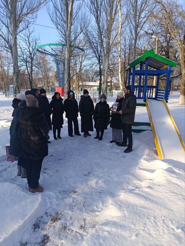 В Ровеньках закипела работа: инициативная группа готовит проект детской площадки в городском парке! В Ровеньках закипела работа: инициативная группа готовит проект детской площадки в городском парке!