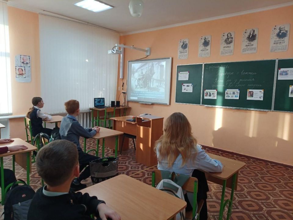 Станично-Луганские школьники побывали на виртуальной экскурсии по Волгограду Станично-Луганские школьники побывали на виртуальной экскурсии по Волгограду