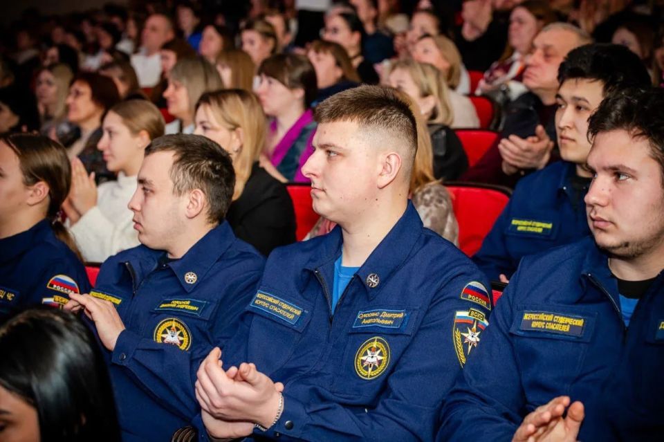 Леонид Пасечник: «Открыли республиканский цикл мероприятий Года единства народов России, старт которому дал вчера наш Президент Владимир Владимирович Путин» Леонид Пасечник: «Открыли республиканский цикл мероприятий Года единства народов России, старт которому дал вчера наш Президент Владимир Владимирович Путин»