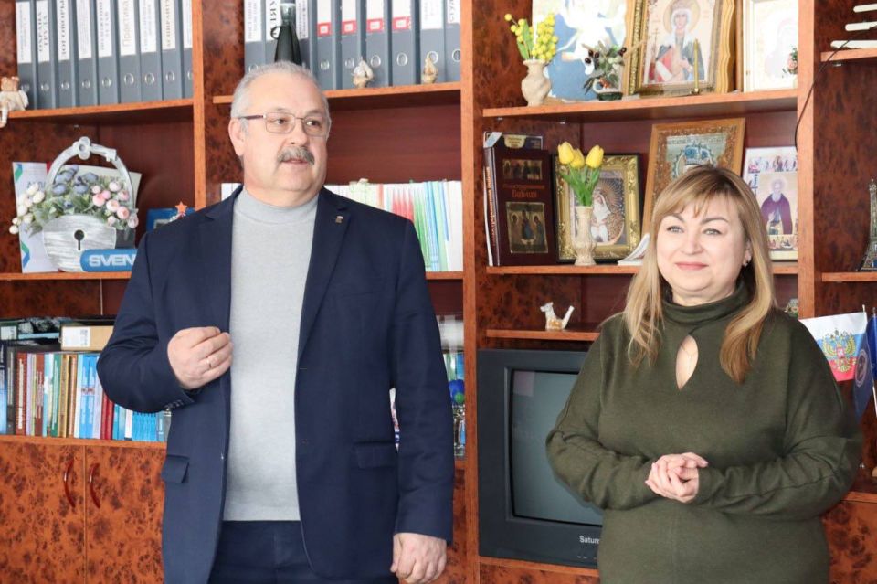 Виктория Сошина: Мы тепло поздравили преподавателей Антрацитовского института геосистем и технологий с Днём российской науки Виктория Сошина: Мы тепло поздравили преподавателей Антрацитовского института геосистем и технологий с Днём российской науки