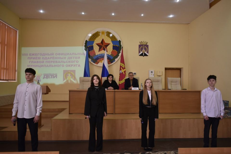 В Перевальске прошел пятый прием одаренных детей Главой округа Виталием Михайловым В Перевальске прошел пятый прием одаренных детей Главой округа Виталием Михайловым