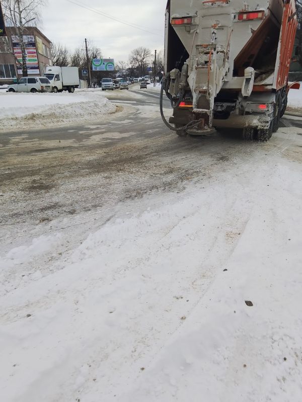 Ровеньковские коммунальщики обеспечивают безопасность на дорогах городского округа Ровеньковские коммунальщики обеспечивают безопасность на дорогах городского округа