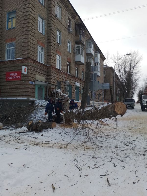 Еще одна аварийная бригада, но только шефа-региона Курганской области, АО СУЭНКО «Западные электрические сети», работает на Краснодонщине в рамках подписанного Соглашения о сотрудничестве между территориями Еще одна аварийная бригада, но только шефа-региона Курганской области, АО СУЭНКО «Западные электрические сети», работает на Краснодонщине в рамках подписанного Соглашения о сотрудничестве между территориями