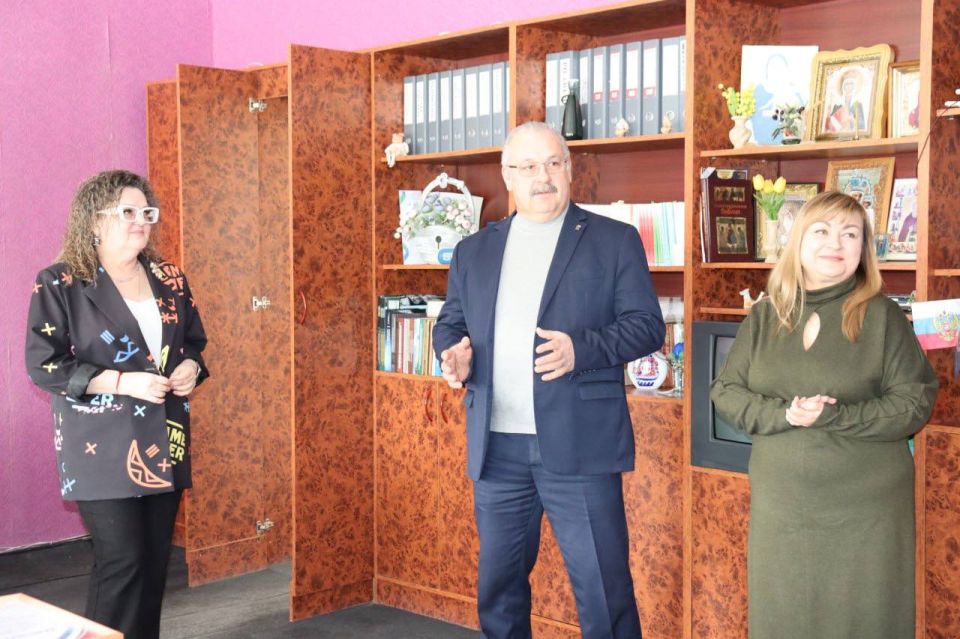 Виктория Сошина: Мы тепло поздравили преподавателей Антрацитовского института геосистем и технологий с Днём российской науки Виктория Сошина: Мы тепло поздравили преподавателей Антрацитовского института геосистем и технологий с Днём российской науки