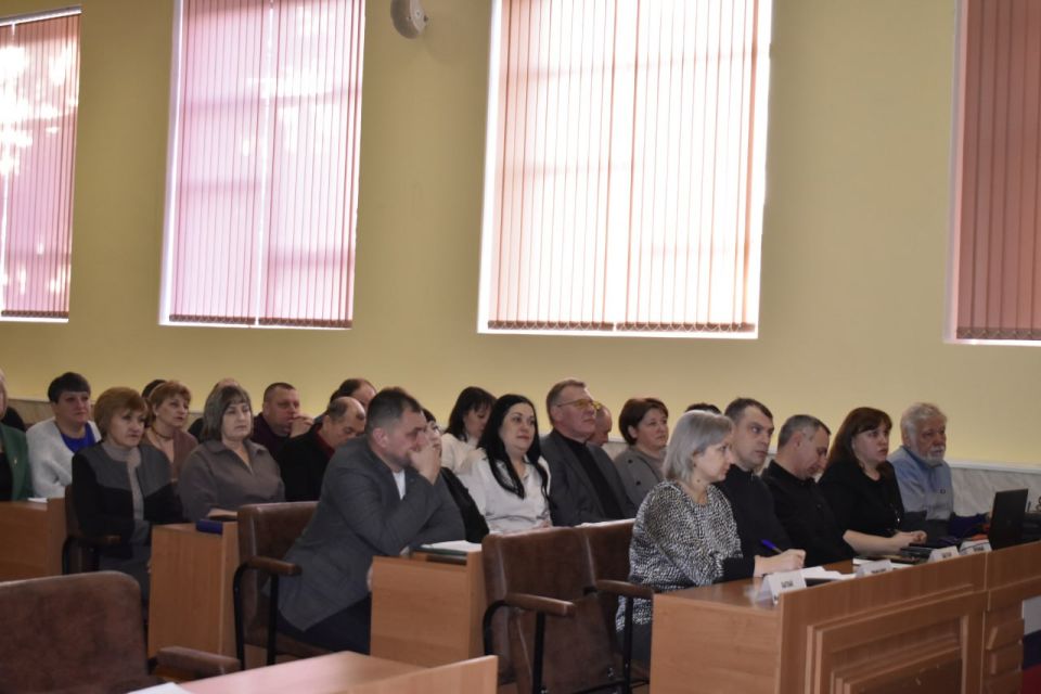 Виталий Михайлов: Сегодня провел расширенное аппаратное совещание, на котором присутствовали Председатель Совета и депутаты Перевальского муниципального округа, а также руководители структурных подразделений администрации... Виталий Михайлов: Сегодня провел расширенное аппаратное совещание, на котором присутствовали Председатель Совета и депутаты Перевальского муниципального округа, а также руководители структурных подразделений администрации...