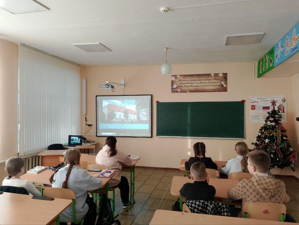Станично-Луганские школьники побывали на виртуальной экскурсии по Волгограду Станично-Луганские школьники побывали на виртуальной экскурсии по Волгограду