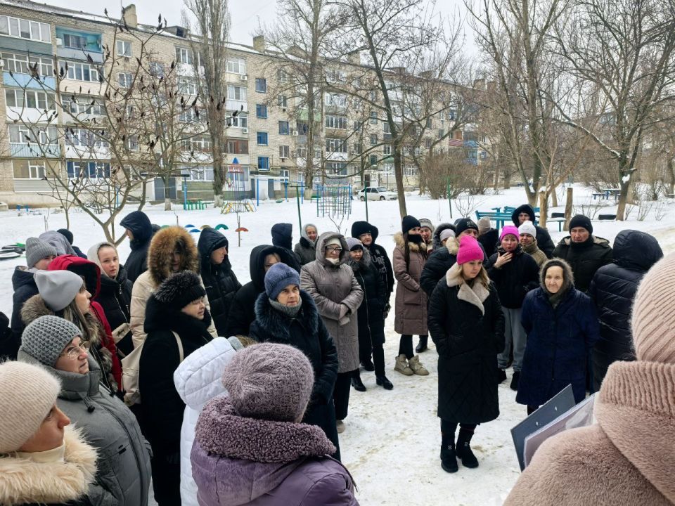 Сегодня, 7 февраля, в Краснодоне состоялось собрание граждан территориального общественного самоуправления «Уютный дворик» по обсуждению инициативного проекта «Двор мечты», направленного на благоустройство дворовой... Сегодня, 7 февраля, в Краснодоне состоялось собрание граждан территориального общественного самоуправления «Уютный дворик» по обсуждению инициативного проекта «Двор мечты», направленного на благоустройство дворовой...