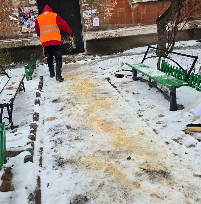 Коммунальные службы работают на территории города Коммунальные службы работают на территории города