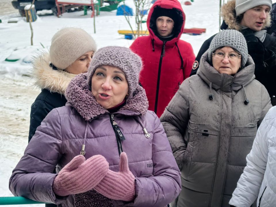 Сегодня, 7 февраля, в Краснодоне состоялось собрание граждан территориального общественного самоуправления «Уютный дворик» по обсуждению инициативного проекта «Двор мечты», направленного на благоустройство дворовой... Сегодня, 7 февраля, в Краснодоне состоялось собрание граждан территориального общественного самоуправления «Уютный дворик» по обсуждению инициативного проекта «Двор мечты», направленного на благоустройство дворовой...