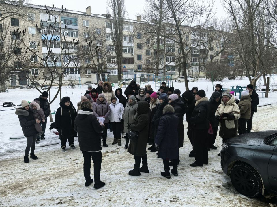 Сегодня, 7 февраля, в Краснодоне состоялось собрание граждан территориального общественного самоуправления «Уютный дворик» по обсуждению инициативного проекта «Двор мечты», направленного на благоустройство дворовой... Сегодня, 7 февраля, в Краснодоне состоялось собрание граждан территориального общественного самоуправления «Уютный дворик» по обсуждению инициативного проекта «Двор мечты», направленного на благоустройство дворовой...