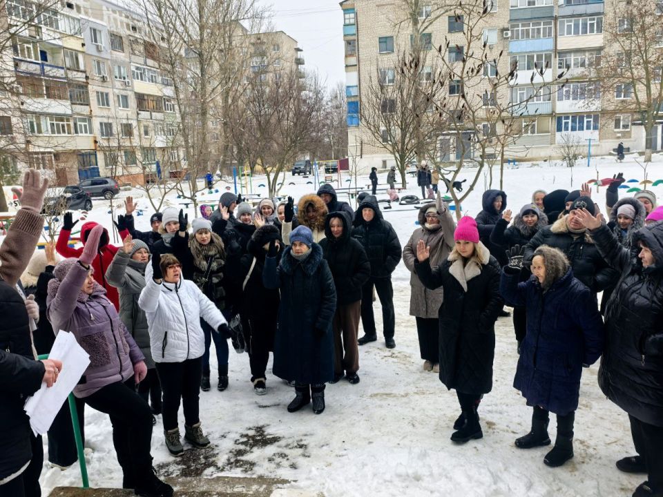 Сегодня, 7 февраля, в Краснодоне состоялось собрание граждан территориального общественного самоуправления «Уютный дворик» по обсуждению инициативного проекта «Двор мечты», направленного на благоустройство дворовой... Сегодня, 7 февраля, в Краснодоне состоялось собрание граждан территориального общественного самоуправления «Уютный дворик» по обсуждению инициативного проекта «Двор мечты», направленного на благоустройство дворовой...