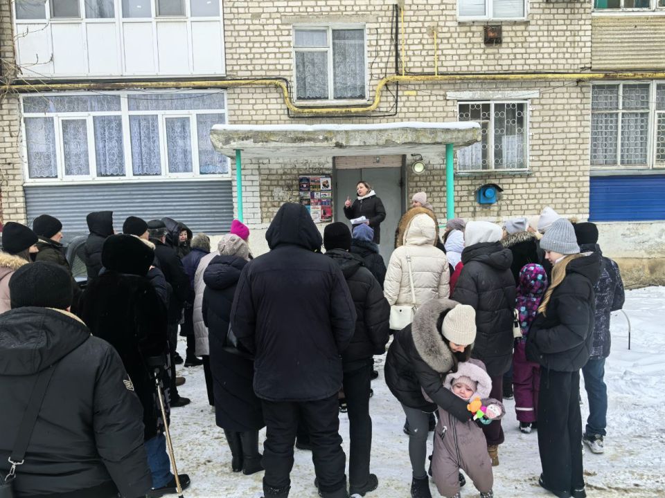 Сегодня, 7 февраля, в Краснодоне состоялось собрание граждан территориального общественного самоуправления «Уютный дворик» по обсуждению инициативного проекта «Двор мечты», направленного на благоустройство дворовой... Сегодня, 7 февраля, в Краснодоне состоялось собрание граждан территориального общественного самоуправления «Уютный дворик» по обсуждению инициативного проекта «Двор мечты», направленного на благоустройство дворовой...