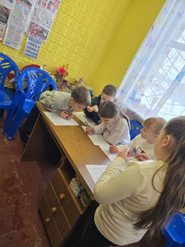 Юные эрудиты посёлка Краснодон приняли участие в игре «Что? Где? Когда?», приуроченной ко Дню российской науки Юные эрудиты посёлка Краснодон приняли участие в игре «Что? Где? Когда?», приуроченной ко Дню российской науки