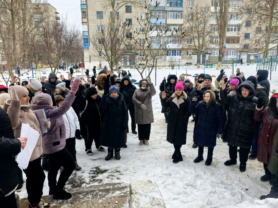 Сегодня, 7 февраля, в Краснодоне состоялось собрание граждан территориального общественного самоуправления «Уютный дворик» по обсуждению инициативного проекта «Двор мечты», направленного на благоустройство дворовой... Сегодня, 7 февраля, в Краснодоне состоялось собрание граждан территориального общественного самоуправления «Уютный дворик» по обсуждению инициативного проекта «Двор мечты», направленного на благоустройство дворовой...