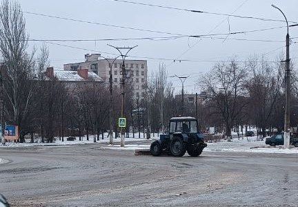 Коммунальные службы работают на территории города Коммунальные службы работают на территории города