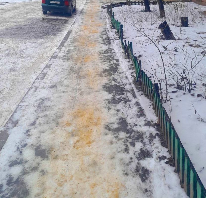 Коммунальные службы работают на территории города Коммунальные службы работают на территории города