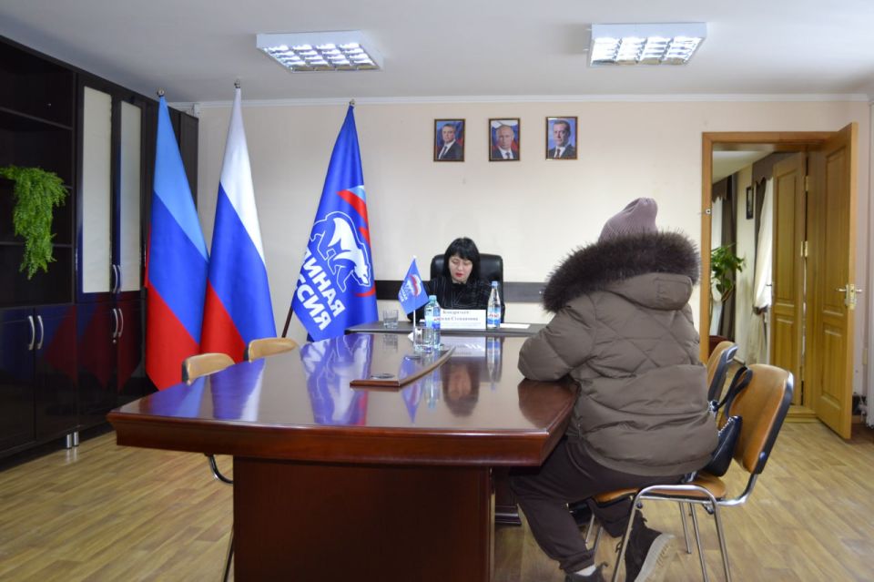 В Свердловской местной общественной приёмной «Единой России» продолжаются приемы граждан В Свердловской местной общественной приёмной «Единой России» продолжаются приемы граждан
