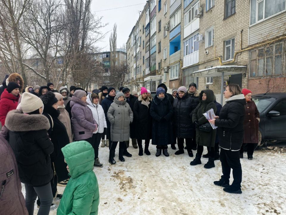 Сегодня, 7 февраля, в Краснодоне состоялось собрание граждан территориального общественного самоуправления «Уютный дворик» по обсуждению инициативного проекта «Двор мечты», направленного на благоустройство дворовой... Сегодня, 7 февраля, в Краснодоне состоялось собрание граждан территориального общественного самоуправления «Уютный дворик» по обсуждению инициативного проекта «Двор мечты», направленного на благоустройство дворовой...