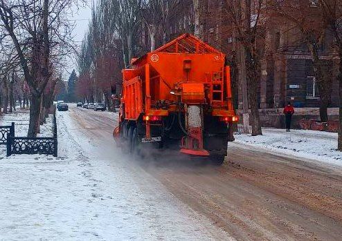 Коммунальные службы работают на территории города Коммунальные службы работают на территории города