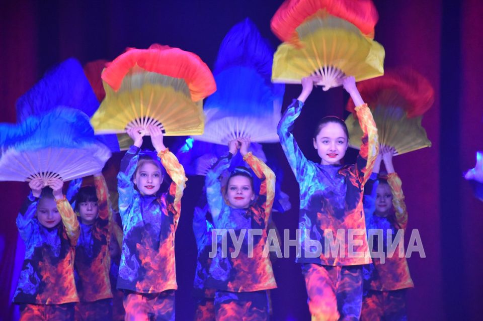 В Суходольске состоялся концерт в честь 50-летия Дворца культуры им. Олега Кошевого В Суходольске состоялся концерт в честь 50-летия Дворца культуры им. Олега Кошевого