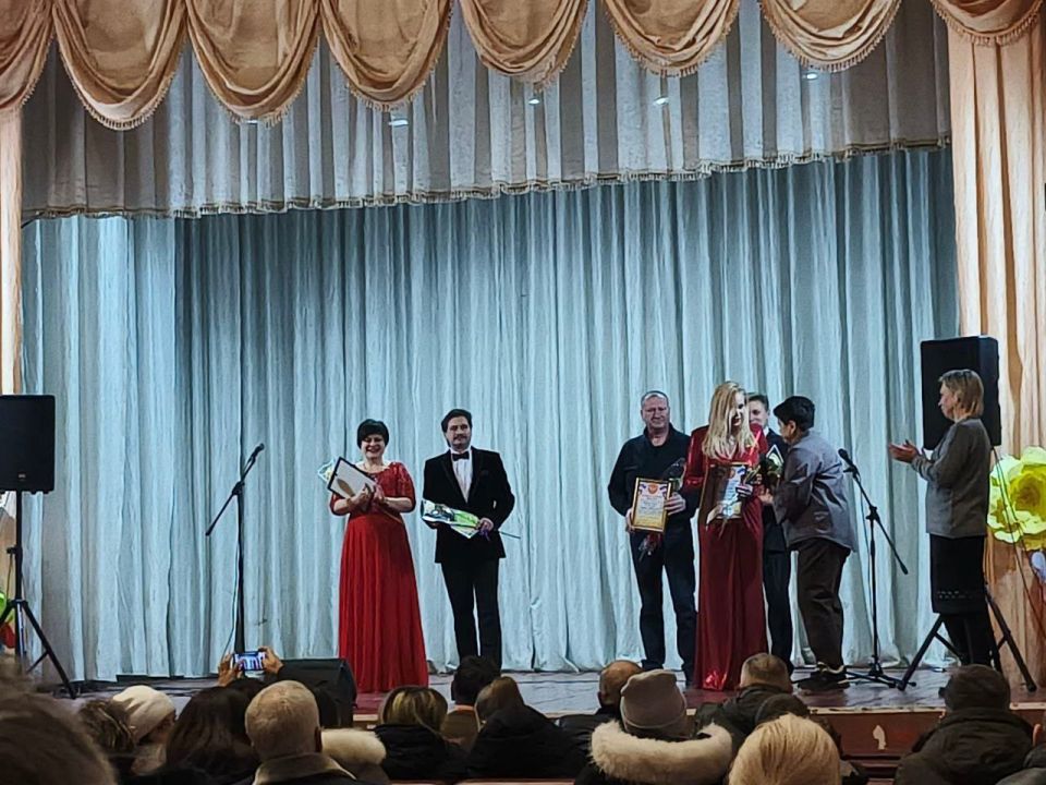 8 февраля в Зоринском Доме культуры "Шахтер" прошла музыкальная программа — концерт "Мелодичный Донбасс" 8 февраля в Зоринском Доме культуры "Шахтер" прошла музыкальная программа — концерт "Мелодичный Донбасс"