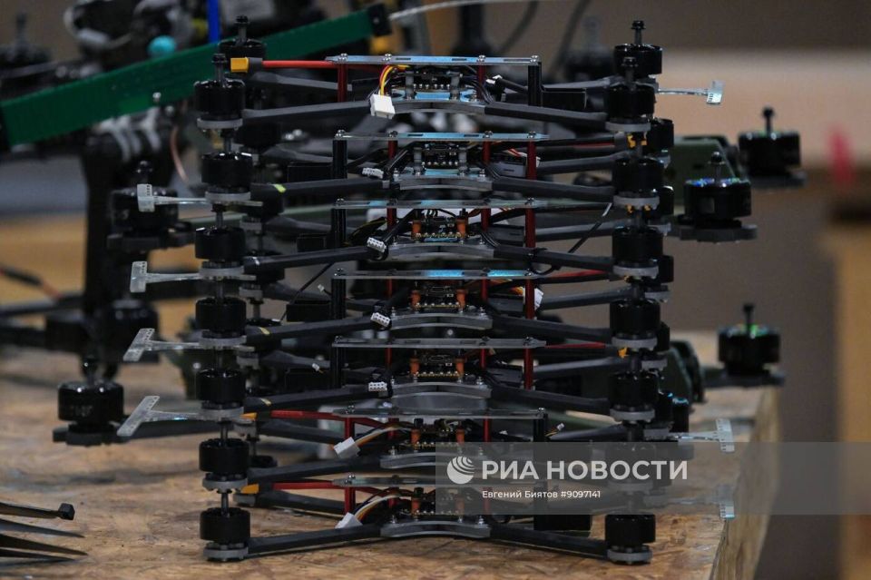 Лаборатория по производству дронов инженерного батальона специального минирования «Сатурн» 45-й отдельной инженерной бригады группировки войск «Запад» в ЛНР Лаборатория по производству дронов инженерного батальона специального минирования «Сатурн» 45-й отдельной инженерной бригады группировки войск «Запад» в ЛНР
