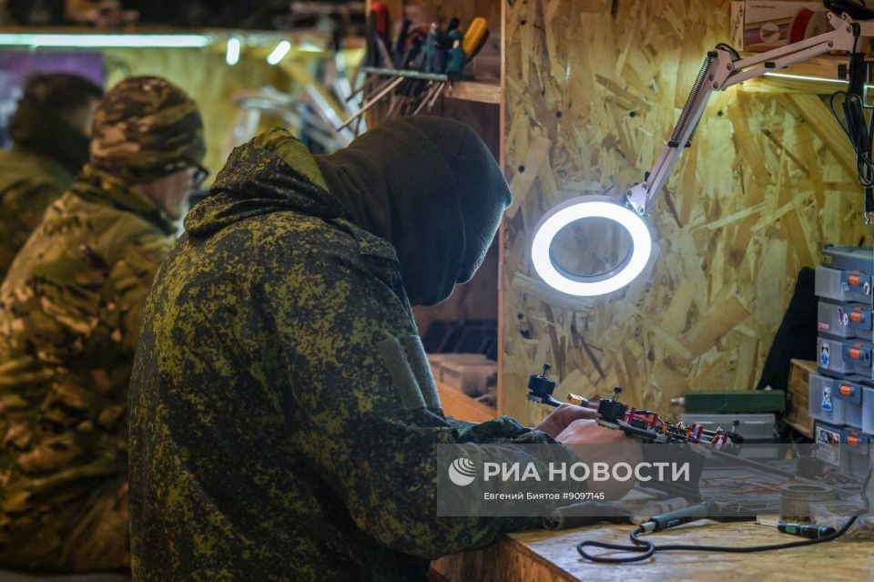 Лаборатория по производству дронов инженерного батальона специального минирования «Сатурн» 45-й отдельной инженерной бригады группировки войск «Запад» в ЛНР Лаборатория по производству дронов инженерного батальона специального минирования «Сатурн» 45-й отдельной инженерной бригады группировки войск «Запад» в ЛНР