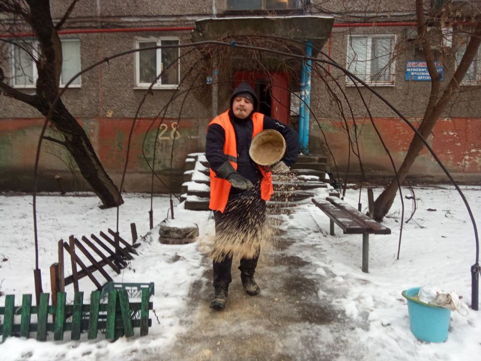 8 февраля сотрудники коммунальных служб продолжают работу в усиленном режиме 8 февраля сотрудники коммунальных служб продолжают работу в усиленном режиме