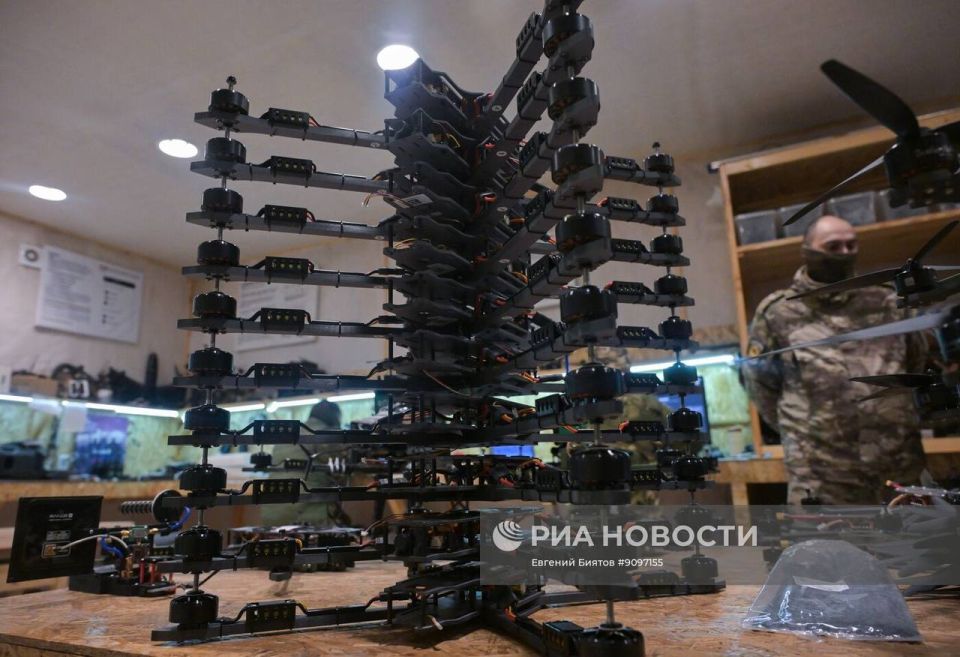 Лаборатория по производству дронов инженерного батальона специального минирования «Сатурн» 45-й отдельной инженерной бригады группировки войск «Запад» в ЛНР Лаборатория по производству дронов инженерного батальона специального минирования «Сатурн» 45-й отдельной инженерной бригады группировки войск «Запад» в ЛНР