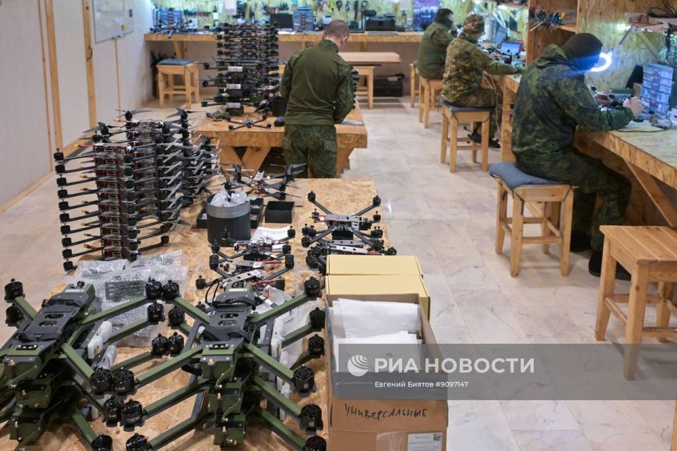 Лаборатория по производству дронов инженерного батальона специального минирования «Сатурн» 45-й отдельной инженерной бригады группировки войск «Запад» в ЛНР Лаборатория по производству дронов инженерного батальона специального минирования «Сатурн» 45-й отдельной инженерной бригады группировки войск «Запад» в ЛНР