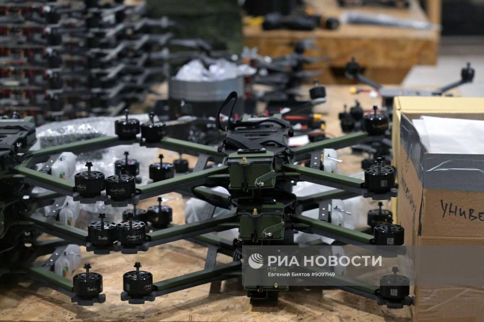 Лаборатория по производству дронов инженерного батальона специального минирования «Сатурн» 45-й отдельной инженерной бригады группировки войск «Запад» в ЛНР Лаборатория по производству дронов инженерного батальона специального минирования «Сатурн» 45-й отдельной инженерной бригады группировки войск «Запад» в ЛНР