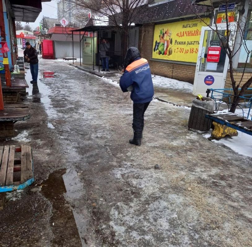 8 февраля сотрудники коммунальных служб продолжают работу в усиленном режиме 8 февраля сотрудники коммунальных служб продолжают работу в усиленном режиме