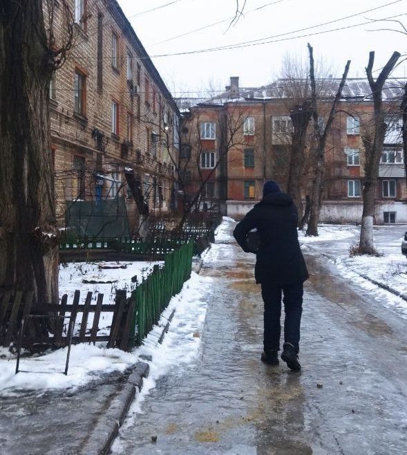 8 февраля специалисты Алчевского филиала Единой управляющей компании продолжают работы по обработке противогололедными материалами на придомовых территориях в микрорайонах города, посыпают подходы к подъездам, ... 8 февраля специалисты Алчевского филиала Единой управляющей компании продолжают работы по обработке противогололедными материалами на придомовых территориях в микрорайонах города, посыпают подходы к подъездам, ...