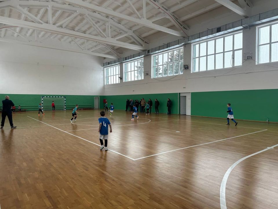7 февраля в спортивном зале г. Антрацита кипели настоящие страсти юношеского футбола 7 февраля в спортивном зале г. Антрацита кипели настоящие страсти юношеского футбола