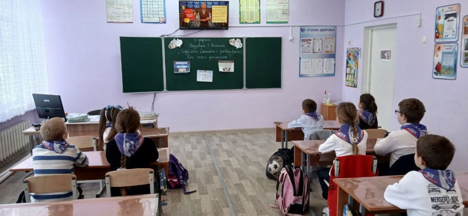 В учебных учреждениях Краснодонщины состоялось внеурочное занятие «Разговоры о важном» В учебных учреждениях Краснодонщины состоялось внеурочное занятие «Разговоры о важном»