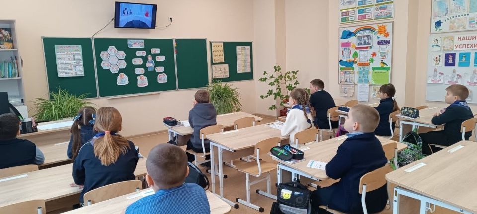 Еженедельные «Разговоры о важном» прошли на тему «Кто такие дипломаты» Еженедельные «Разговоры о важном» прошли на тему «Кто такие дипломаты»