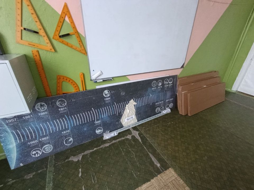 В Ровеньковскую гимназию № 1 им. Г.С. Шонина, находящуюся под патронатом Государственной корпорации «Роскосмос» поступило оборудование для занятий в рамках проекта «Космический класс» В Ровеньковскую гимназию № 1 им. Г.С. Шонина, находящуюся под патронатом Государственной корпорации «Роскосмос» поступило оборудование для занятий в рамках проекта «Космический класс»