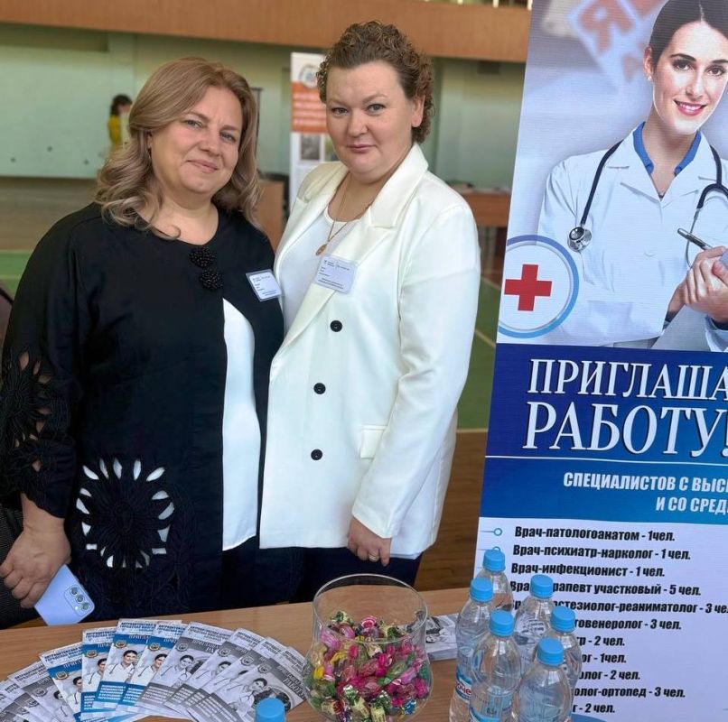 Глава Антрацитовского муниципального округа, Секретарь местного отделения партии "Единая Россия" Сергей Саенко встретился с главным врачом Антрацитовской центральной городской многопрофильной больницы Евгением Бровкиным Глава Антрацитовского муниципального округа, Секретарь местного отделения партии "Единая Россия" Сергей Саенко встретился с главным врачом Антрацитовской центральной городской многопрофильной больницы Евгением Бровкиным