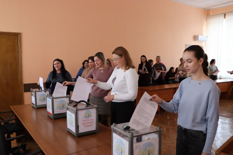 В Лутугино проходит голосование по выбору объекта для участия во Всероссийском конкурсе лучших проектов создания комфортной городской среды В Лутугино проходит голосование по выбору объекта для участия во Всероссийском конкурсе лучших проектов создания комфортной городской среды