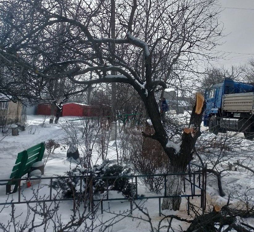 В Краснодонском округе продолжаются плановые работы по благоустройству В Краснодонском округе продолжаются плановые работы по благоустройству