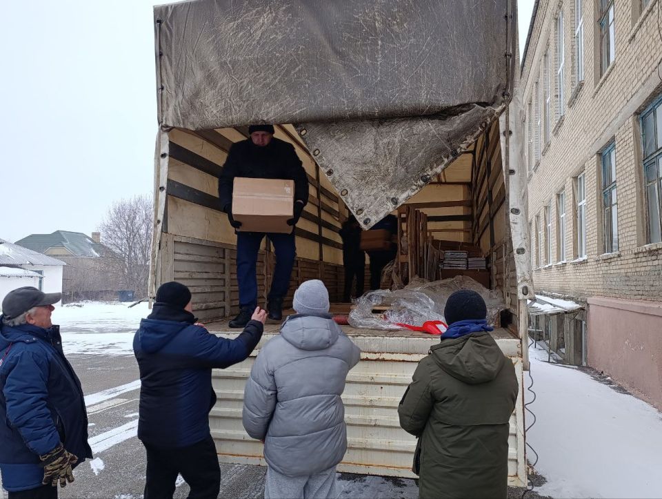 В Ровеньковскую гимназию № 1 им. Г.С. Шонина, находящуюся под патронатом Государственной корпорации «Роскосмос» поступило оборудование для занятий в рамках проекта «Космический класс» В Ровеньковскую гимназию № 1 им. Г.С. Шонина, находящуюся под патронатом Государственной корпорации «Роскосмос» поступило оборудование для занятий в рамках проекта «Космический класс»