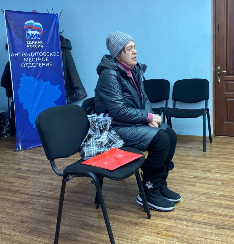 Глава Антрацитовского муниципального округа, Секретарь местного отделения партии "Единая Россия" Сергей Саенко провел еженедельный приём граждан Глава Антрацитовского муниципального округа, Секретарь местного отделения партии "Единая Россия" Сергей Саенко провел еженедельный приём граждан