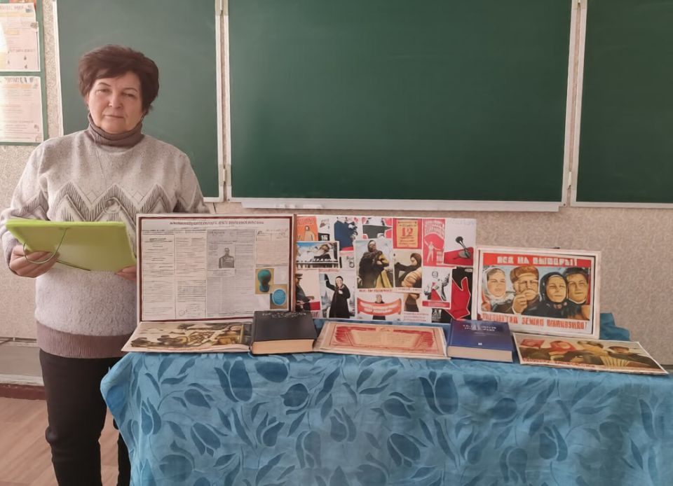 В библиотеке поселка Лозовский провели открытие новой рубрики «История одной фотографии» В библиотеке поселка Лозовский провели открытие новой рубрики «История одной фотографии»