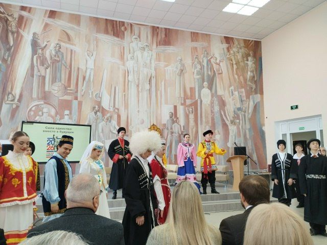 Луганская библиотека им. М. Горького приняла участие во Всероссийском марафоне, посвященном открытию Года единства народов России Луганская библиотека им. М. Горького приняла участие во Всероссийском марафоне, посвященном открытию Года единства народов России